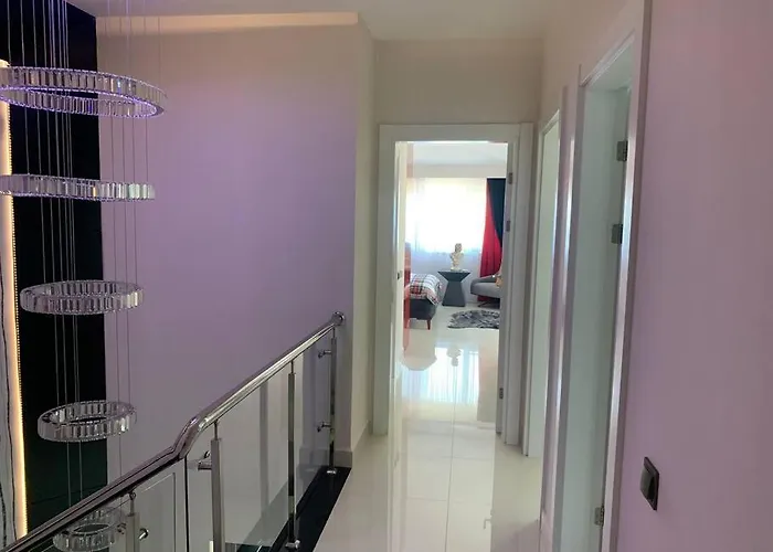 Luxury Penthouse With Amazing Sea View First Row شقة